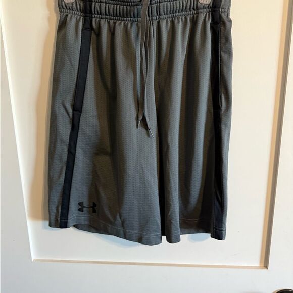 Under Armour Men's Gray Performance Shorts - Picture 1 of 6